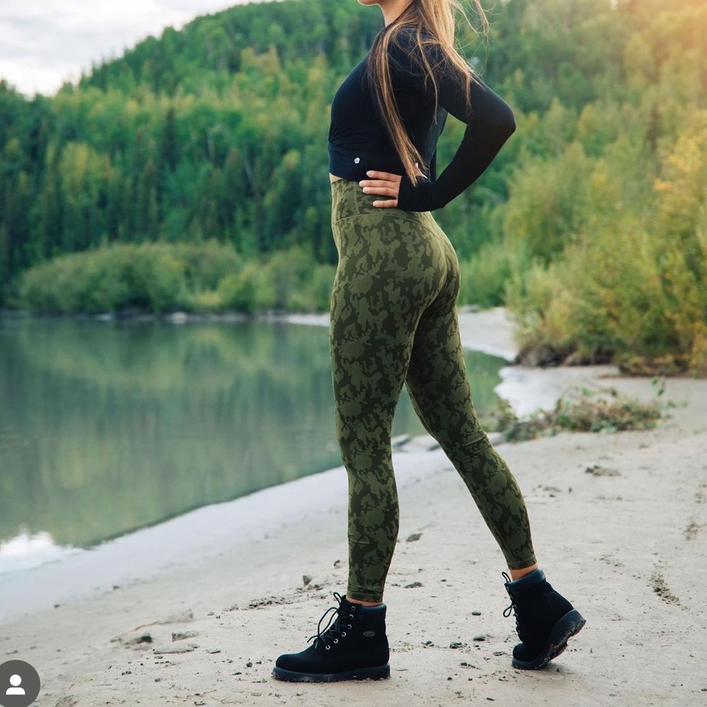 Buffbunny confidential leggings Large